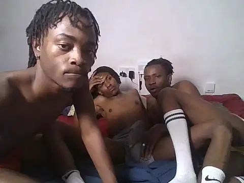 threemanias stripchat live cam model