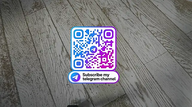 SallieLenorud stripchat live cam model