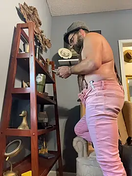 Bigcountrysmoker13 stripchat live cam model