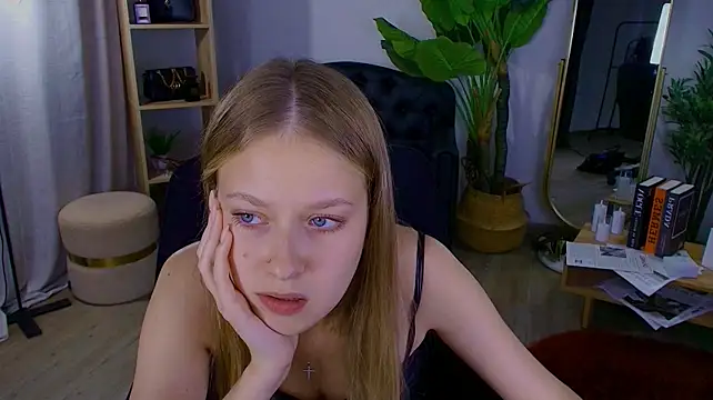 EveMundie stripchat live cam model
