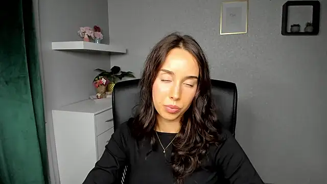 AdeleSolo stripchat live cam model