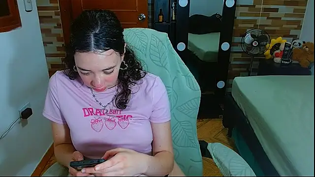 sajecrismaa stripchat live cam model