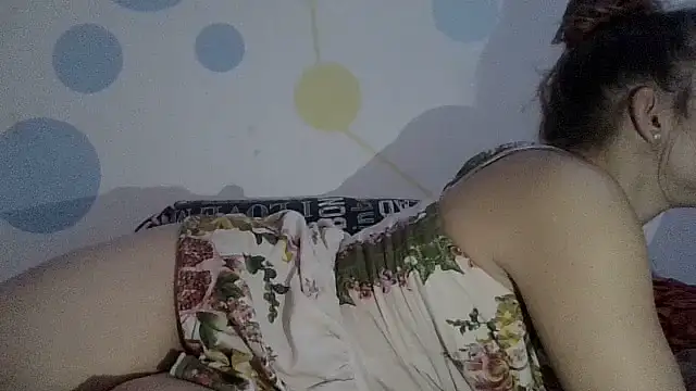 Bellaa25 stripchat live cam model