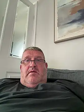 Daddystrokes4u stripchat live cam model
