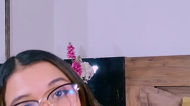 CassieMills stripchat live cam model