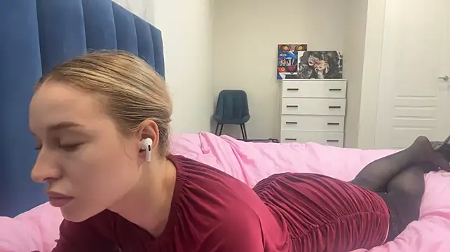 Elisahaps stripchat live cam model