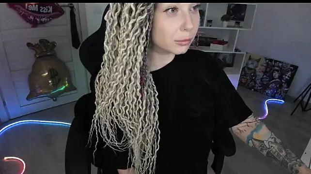 HoneySallyMoore stripchat live cam model