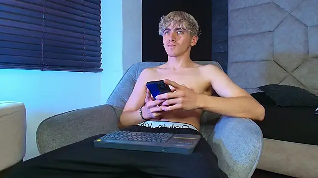 Tyler_Mcrey stripchat live cam model