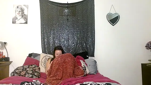DiamondMonroeXo stripchat live cam model