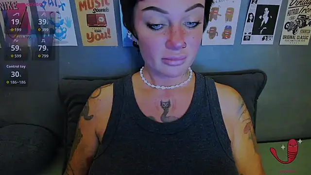EllieOz stripchat live cam model