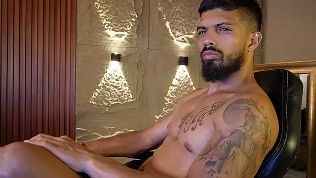 DannSaenz stripchat live cam model