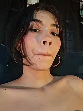 Dolli_virginpussy stripchat live cam model