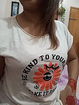 Tanha18 stripchat live cam model