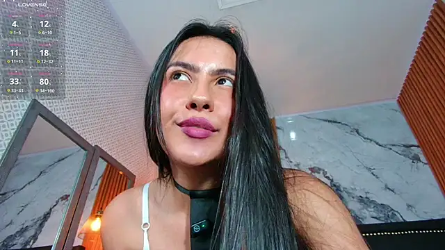 lizza_oss stripchat live cam model