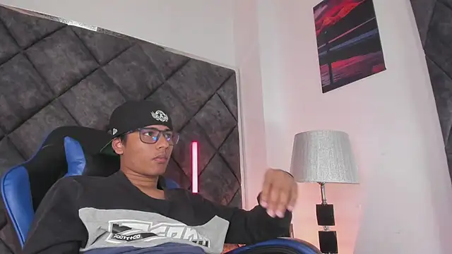 LiamKron stripchat live cam model