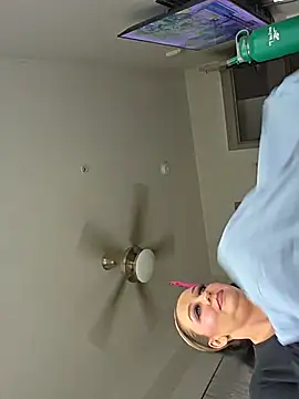 CreamVixen stripchat live cam model