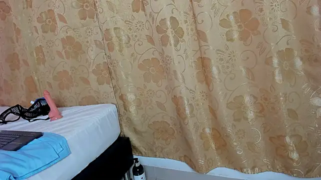 ambersprada stripchat live cam model