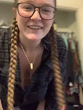 PussiesnCream_ stripchat live cam model