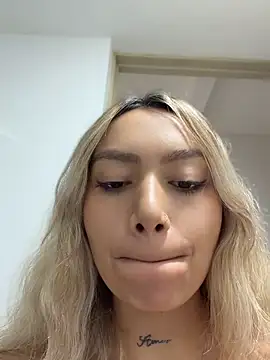 amanda-medrano1 stripchat live cam model