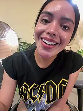 TS-SimplyTheBest stripchat live cam model