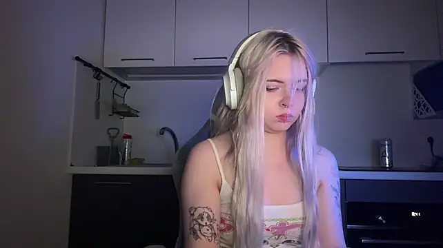 KatheScale stripchat live cam model