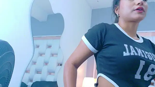 MelodyRouse stripchat live cam model