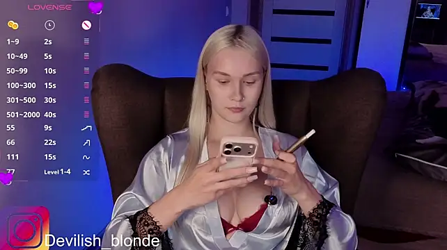 HitchcocianBlonde stripchat live cam model