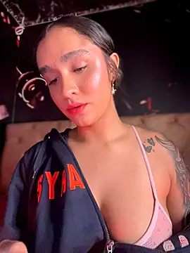Isabella-Teen stripchat live cam model