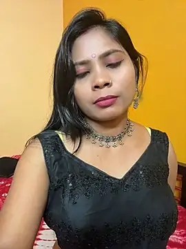 RedQQueen stripchat live cam model