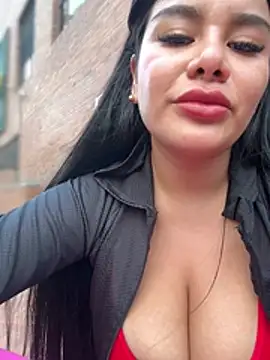 Issane_Peru stripchat live cam model