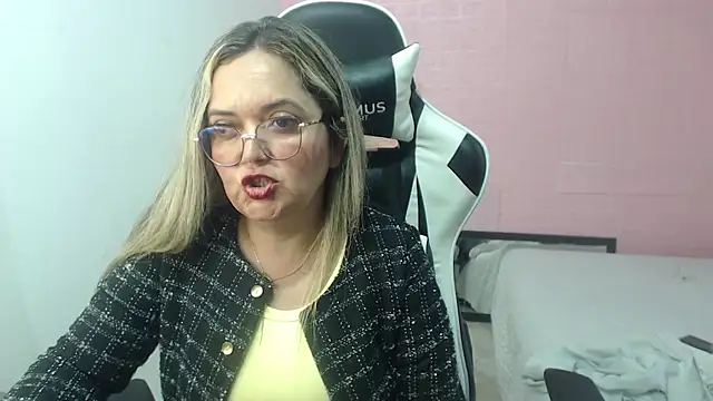 samy_vsn stripchat live cam model