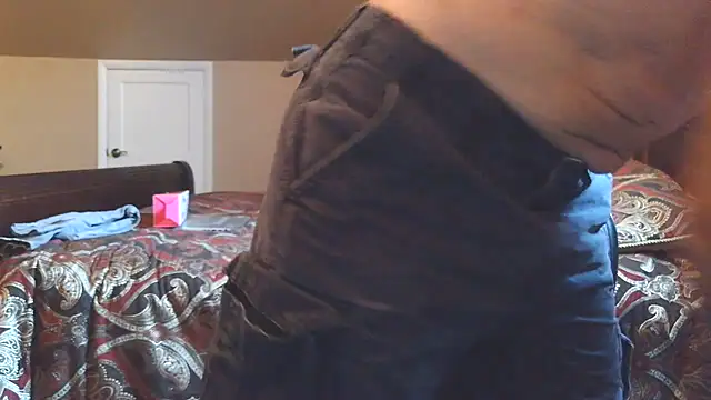 DILFiGuess1 stripchat live cam model