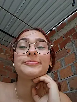 Ary-18 stripchat live cam model