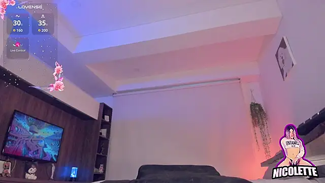 nicolette_tay stripchat live cam model