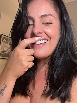 BritishKimi stripchat live cam model