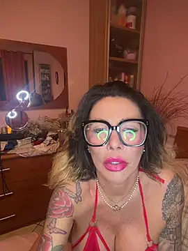 Chloebellami stripchat live cam model