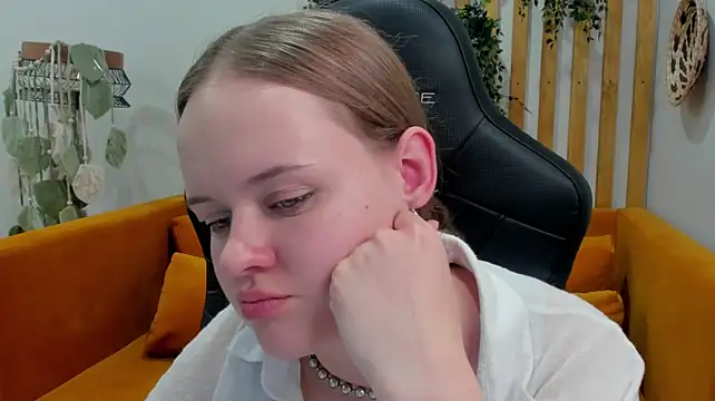AdaRune stripchat live cam model