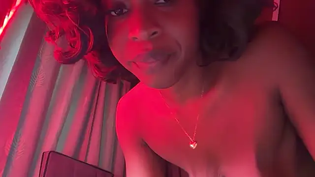 saffirebleu stripchat live cam model