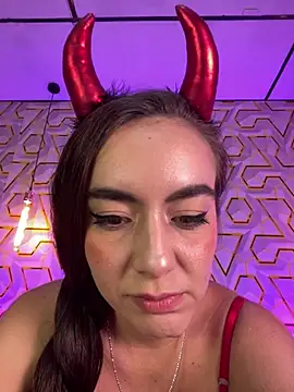 MelanyyJhonson15 stripchat live cam model