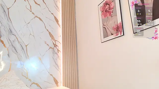 Dannaaniston stripchat live cam model