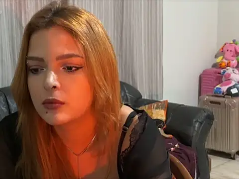 LanaReyn stripchat live cam model