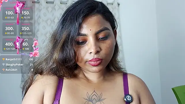 OpposedLoom stripchat live cam model