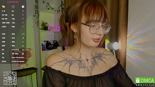 AdeLuna stripchat live cam model