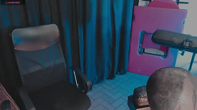 KenllyH stripchat live cam model