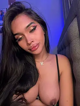 PrettyYoungHugeCockTS stripchat live cam model
