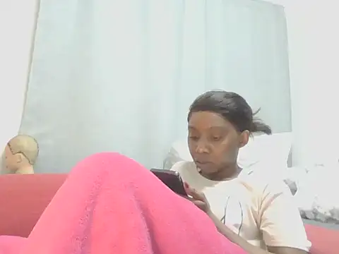 Sexxybella27 stripchat live cam model