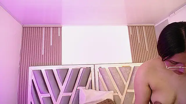 Ashleyevanz stripchat live cam model