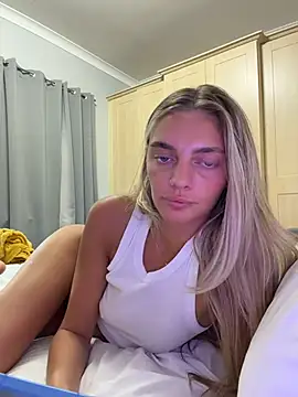 IndiaHughesUkx stripchat live cam model