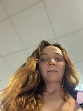 TheYourL stripchat live cam model