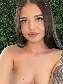 KenzieLou stripchat live cam model